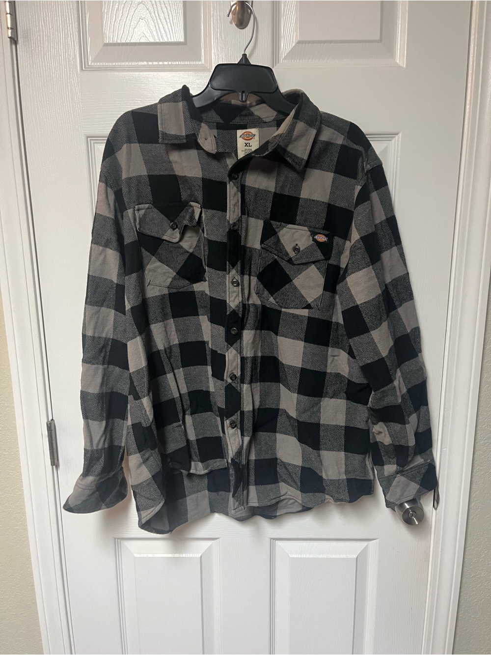 Dickies Men’s Black & Gray Buffalo Plaid Button-Up Shirt